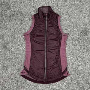 Lululemon Rebel Runner Vest‎ Womens 4 Petal Camo Print Quilted Bordeaux Berry